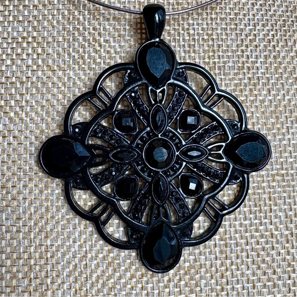 Black Lia Sophia Pendant Black Crystals Black Enamel Magnetic Closure - Picture 5 of 6